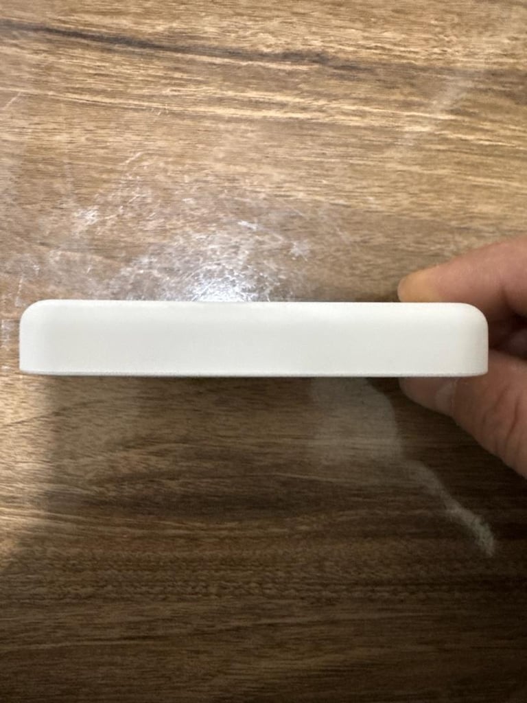 5000 mAh MagSafe uyumlu beyaz bir taşınabilir şarj cihazıdır POWERBANK - 4