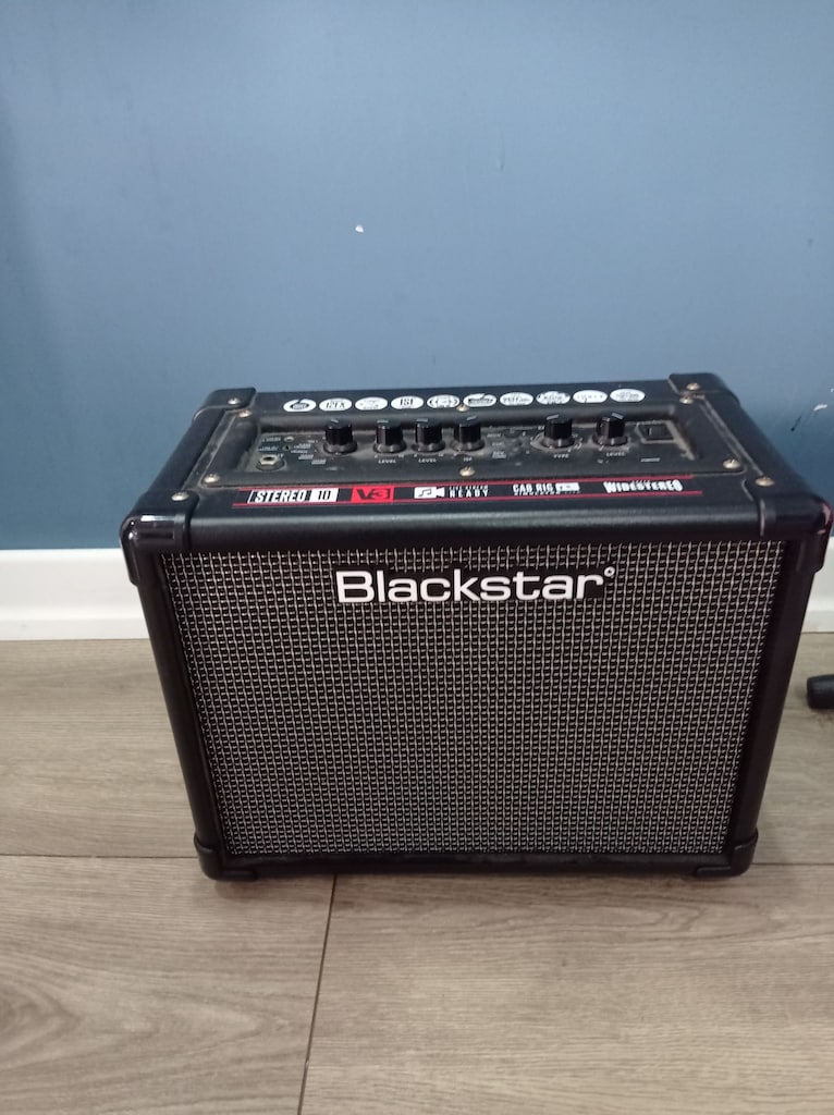 Sıfırdan Farksız Elektro Gitar Seti - Yamaha Pacifica & Blackstar V3 - 4