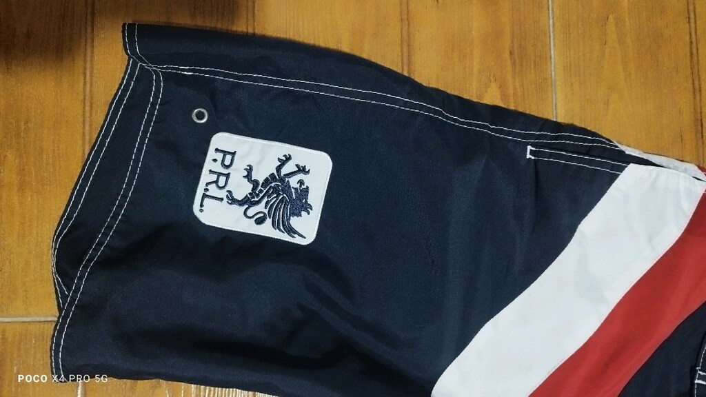 #Polo Ralph Lauren  ünlü ve pahalı marka şort..Az leke sadece.. - 2