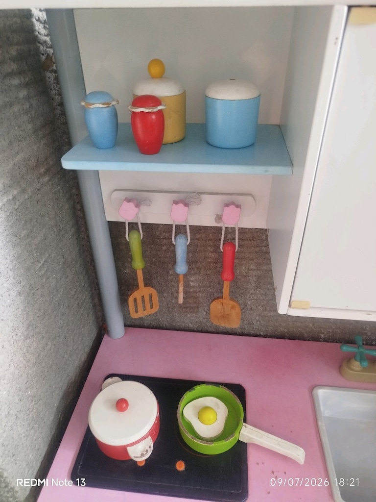 İmaginarium Ahşap Mutfak+Ikea oyuncak dolabı+ masa + yazı tahtası - 9