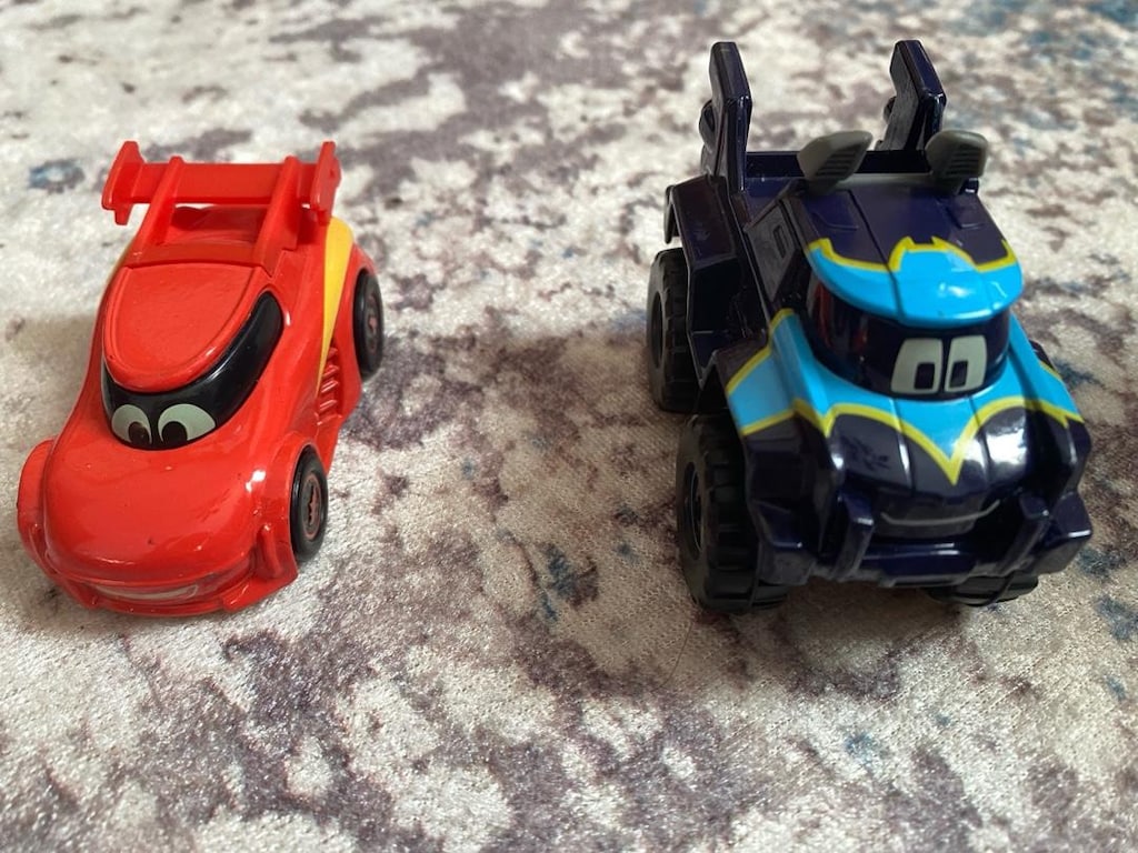 Orjinal Hot Wheels Metal Arabalar & DC Batman Araç ve Figür Seti - 5