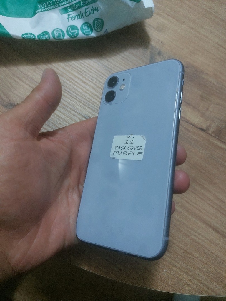 iphone 11 lila renk kutusu vardır.128 gb - 4