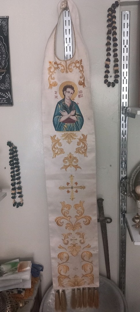 eski üzerinde dini figürlrin işli olduğu ayin önlüğü - 3