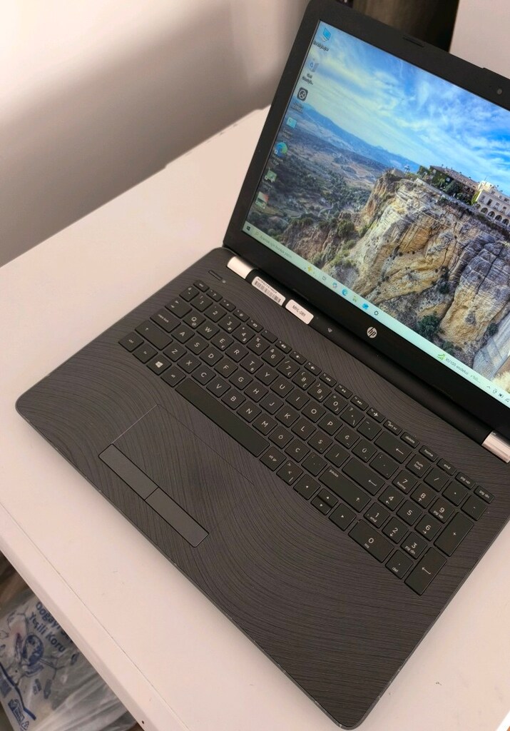 A9 işlemci 8 GB DDR4 RAM 256 GB SSD 2 GB ekran kartı batarya Sıfır - 2