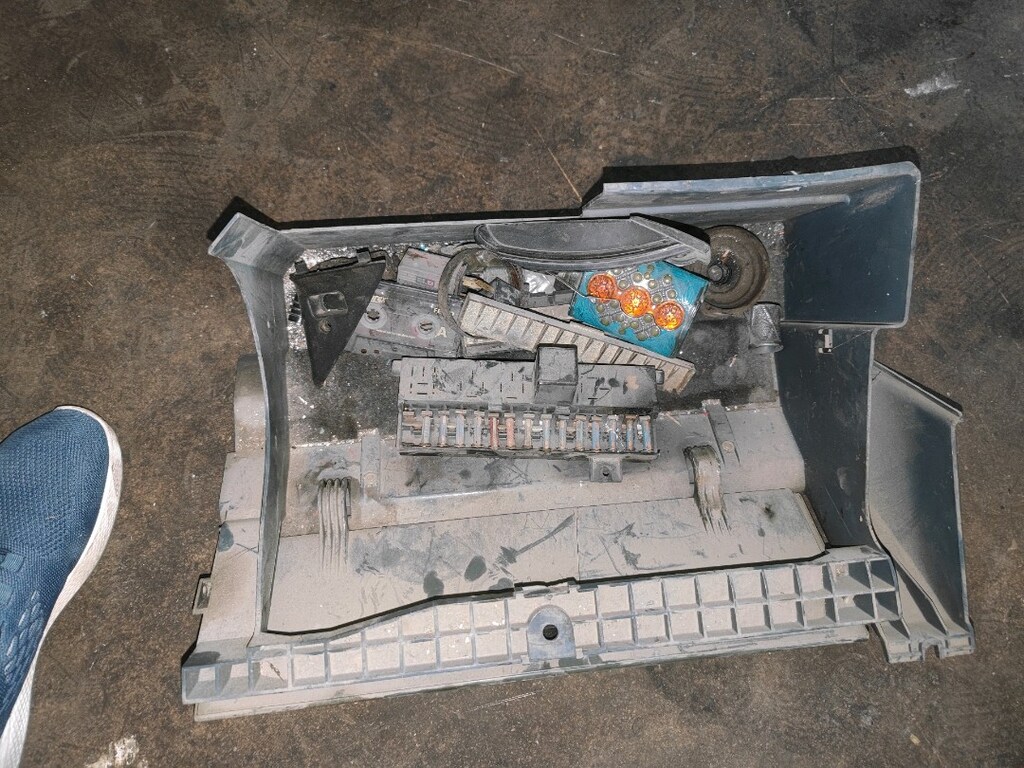 AUDİ 80 B2 MUHTELİF PARÇALAR 1982 - 17