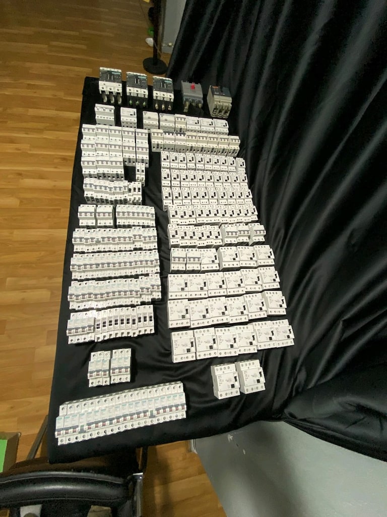 OTOMAT SİGORTALAR, ŞALTERLER, ZAMANLAYICILAR - 12