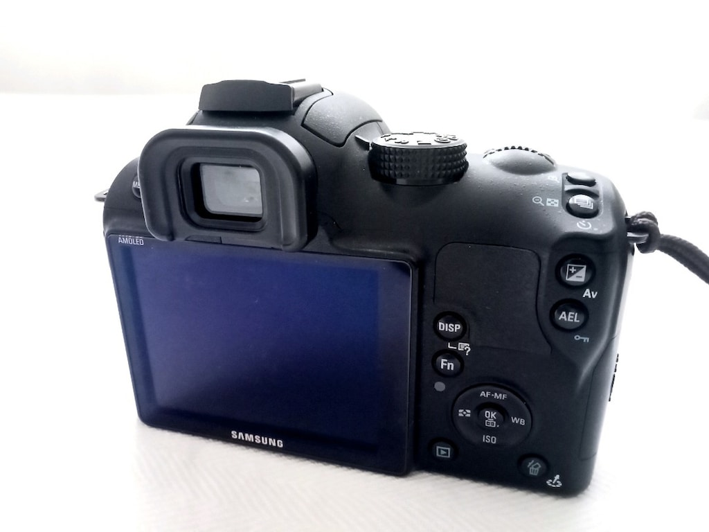 Samsung NX11 Aynasız Fotoğraf Makinesi - 4