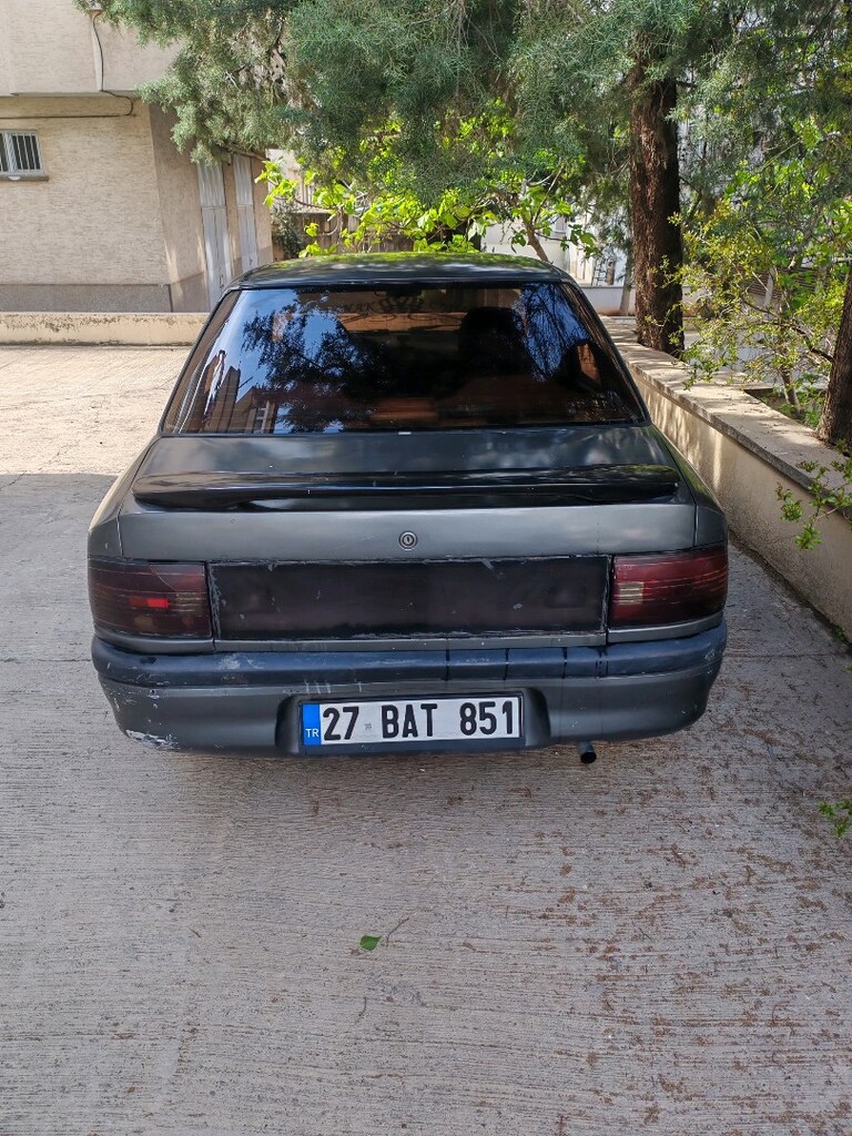 Mazda 323 - 6
