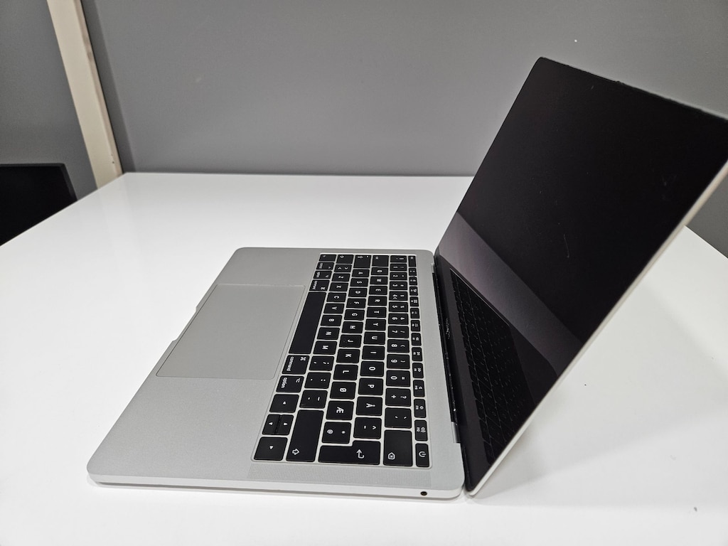 MACBOOK PRO 2017+ İ5 2.3 GHZ + 8 GB RAM + - 4