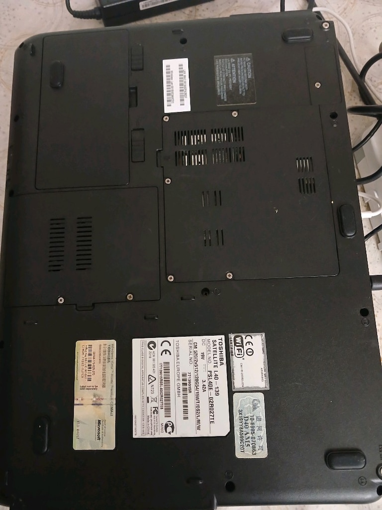Toshiba Satellite L40-139 - 8