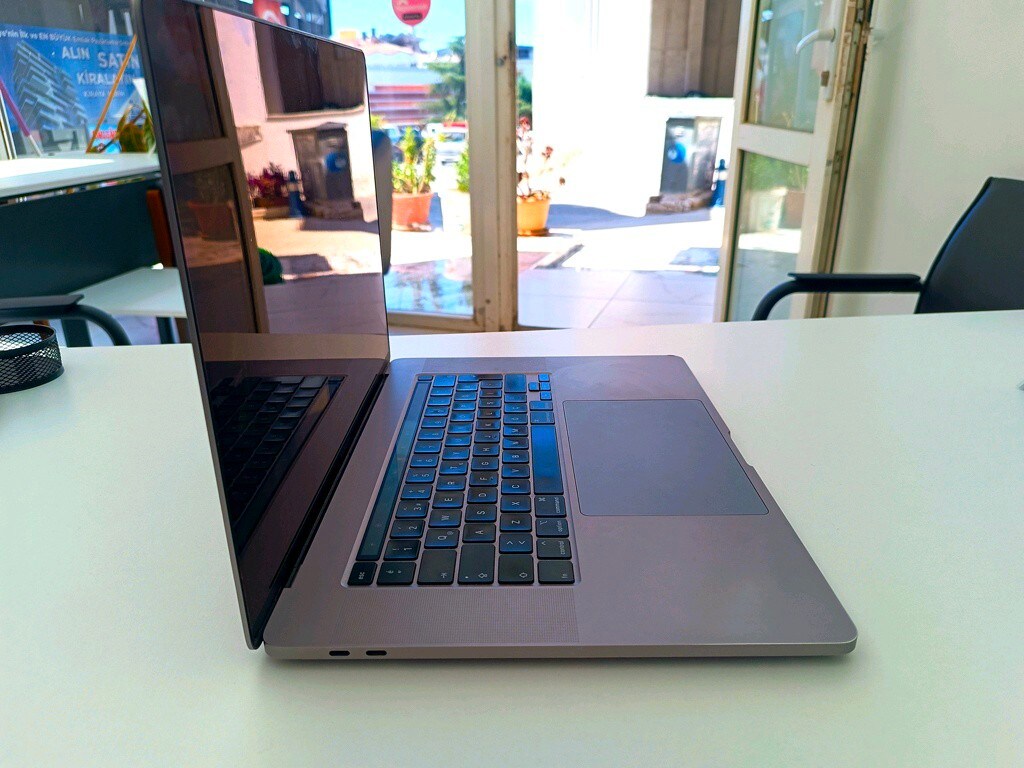 COK TEMİZ KULLANILMIŞ MACBOOK PRO 16 inch 1 TB 16 GB RAM - 16