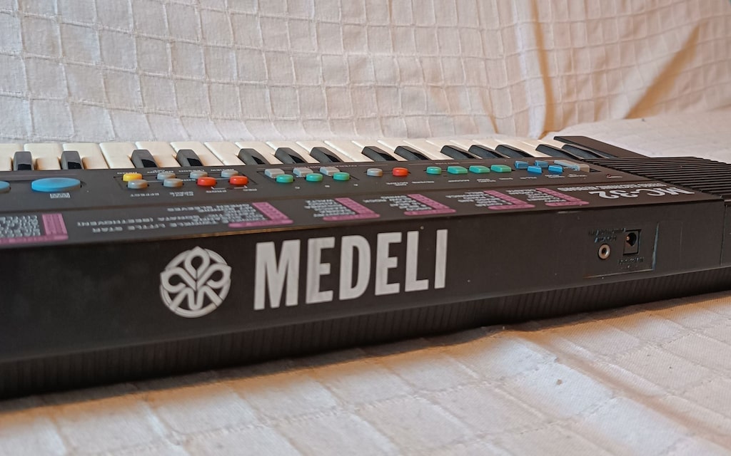 MEDELI MC-32 stereo keyboard org - 3