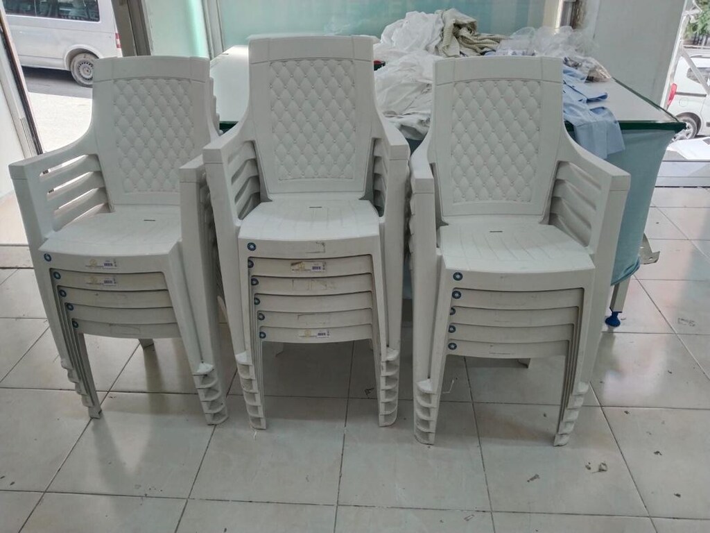 16 adet plastik sandalye - 2