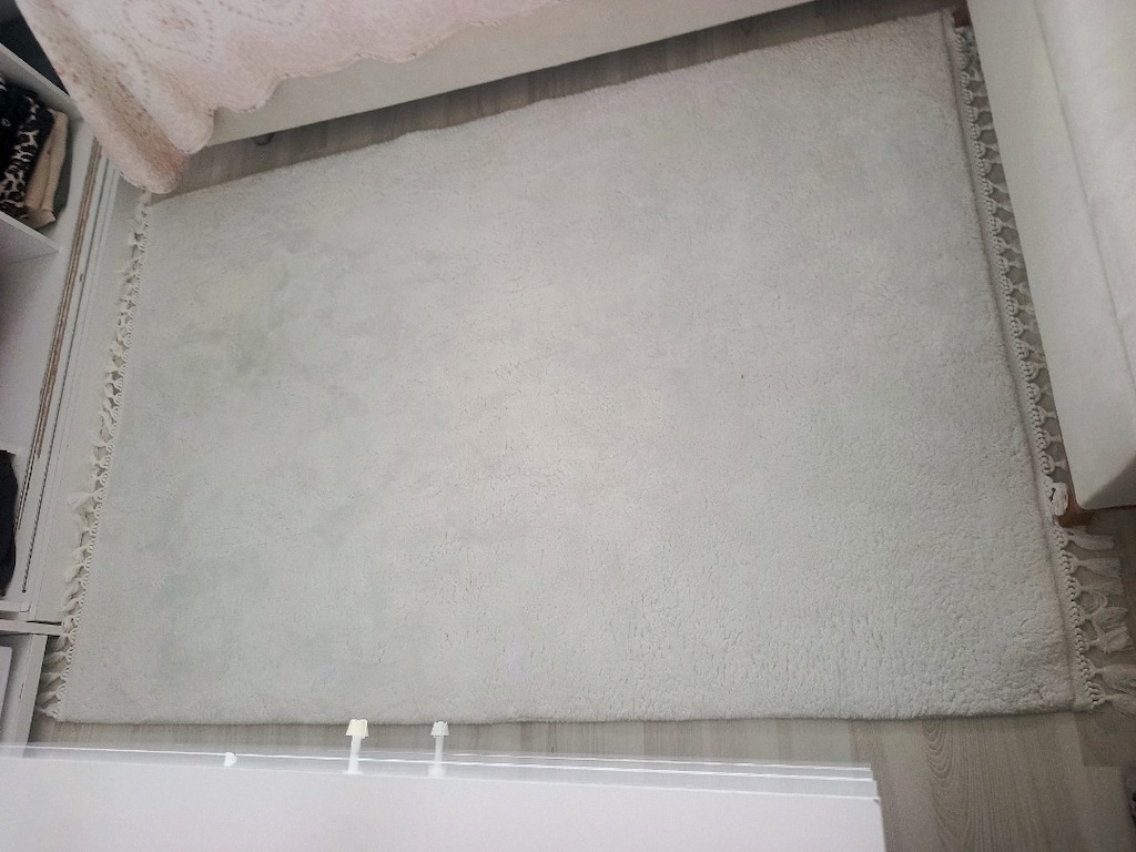 iki adet tüylü krem rengi yatak odasıı ve çocuk odası halısı - 2