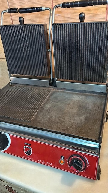 satılık cafe malzemeleri tost makinası dolap sandalye masa