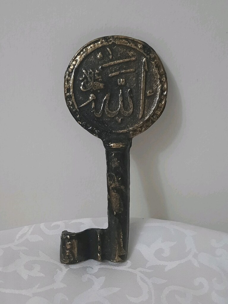 aslanlı ve yazılı dev boy döküm anahtar - 4