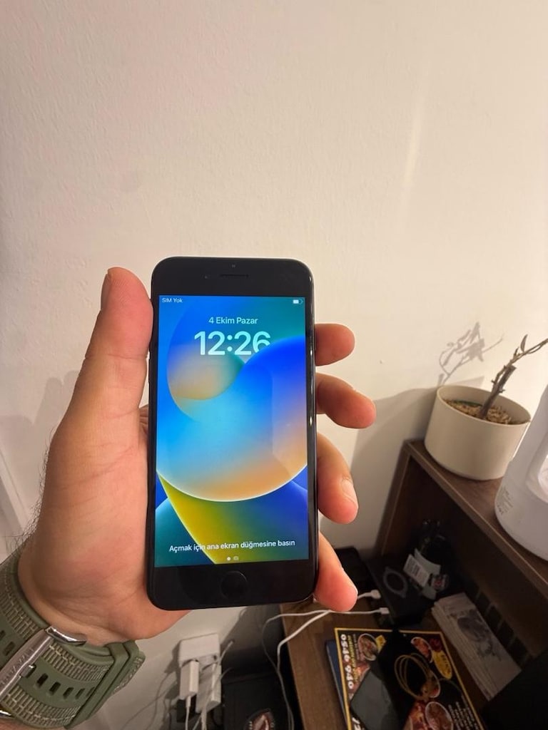 İPhone 8 64GB Siyah - 2