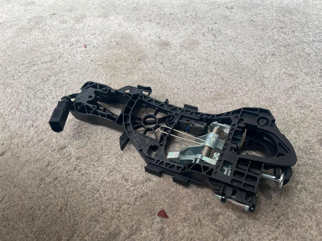 PASSAT CC KAPI İÇ BRAKETİ SAĞ B7 B6 2005 2010 2015 SIFIR 3C0837886J - 2