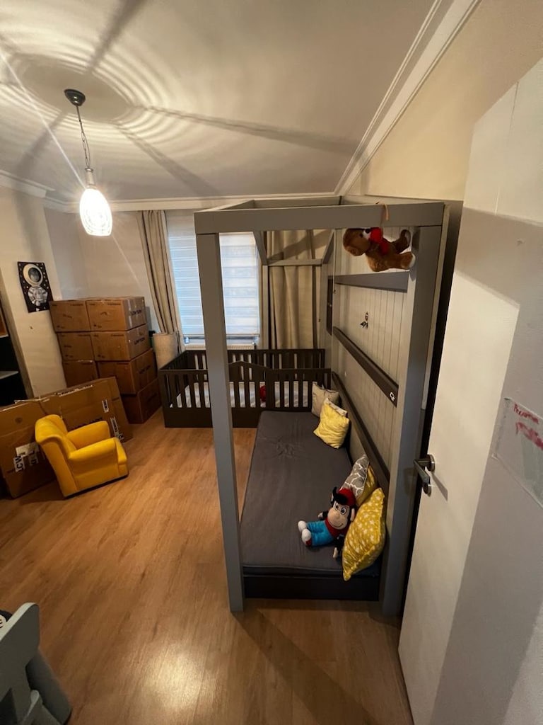 Kitaplıklı ve Çatılı Ahşap Montessori Çocuk Yatağı (L Model)