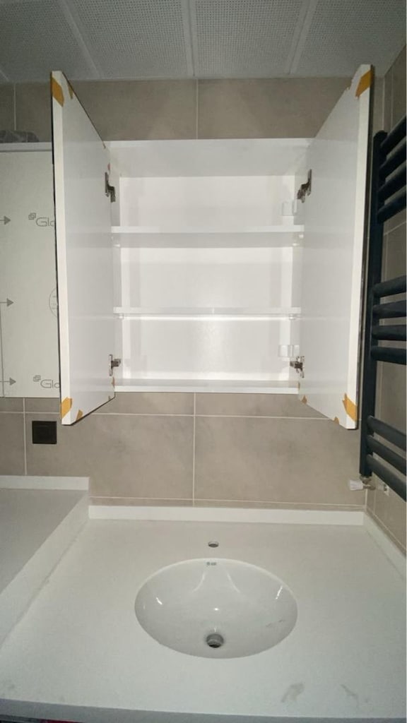 TOKİ KONUTLARDA SIFIR BANYO DOLABI SETİ - 3
