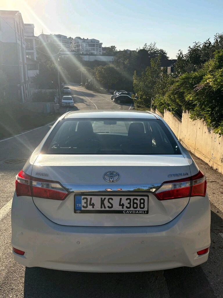 2014 model Toyota Corolla - 3
