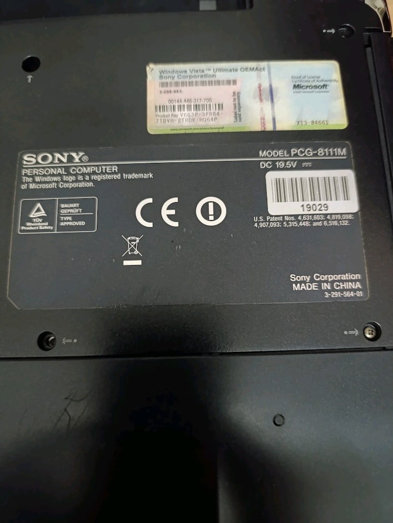 Sony vaio 17inch 4 gb ddr2 e8200 i?lemci. Geforce - 2