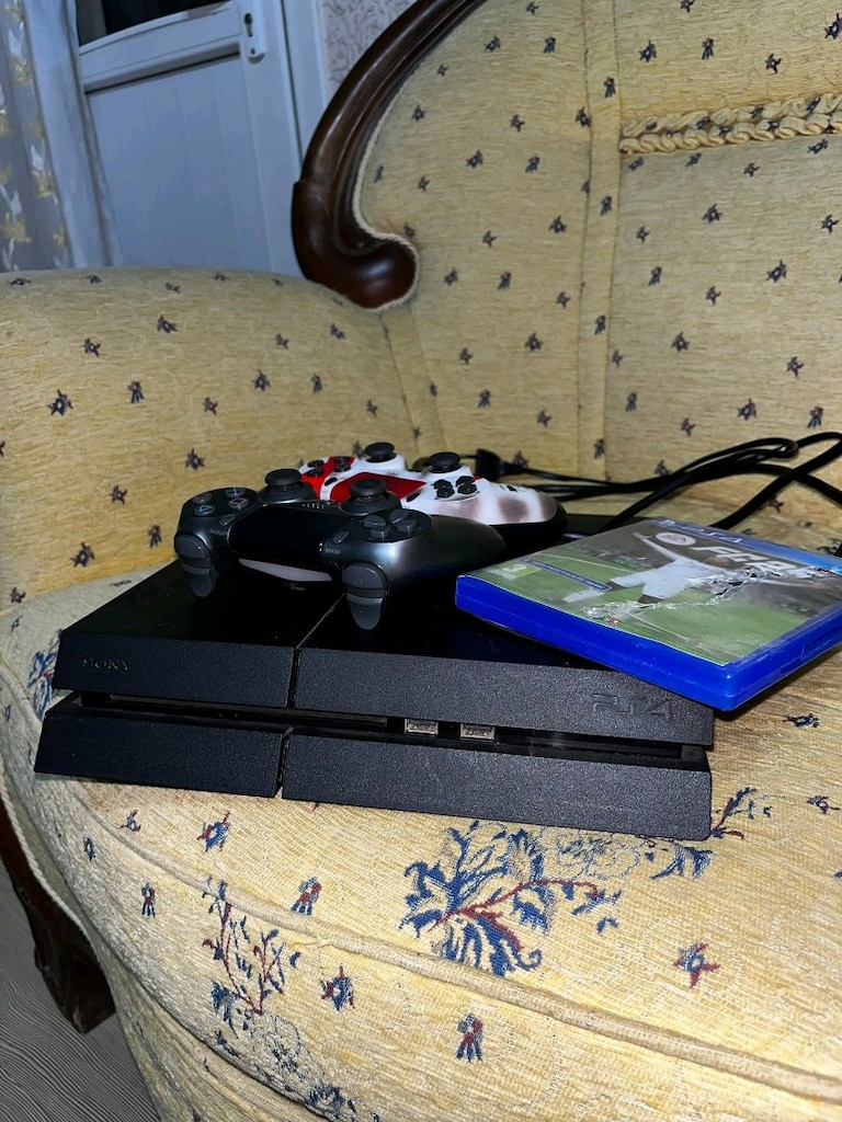 PlayStation 4 - 2