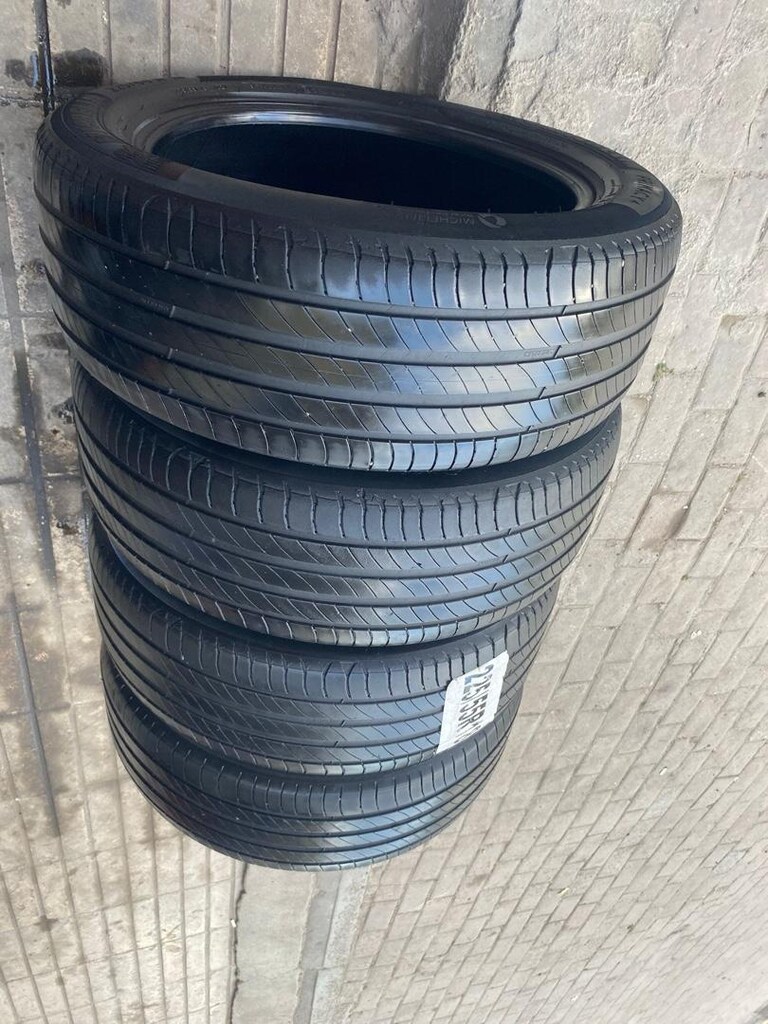 225 55 18. 4 adet temiz lastikler montaj dahil fiyat - 4