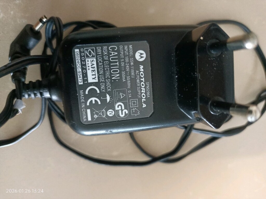 ESKİ VE YENİ CEP TELEFON ŞARJ ÇİHAZLARI VE KULAKLIKLA - 13