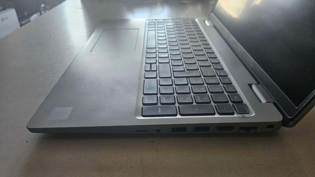 Dell Latidute 5520 İ5 11.Nesil 8GB DDR4 Ram512GB SSD 15.6"FullHD - 8