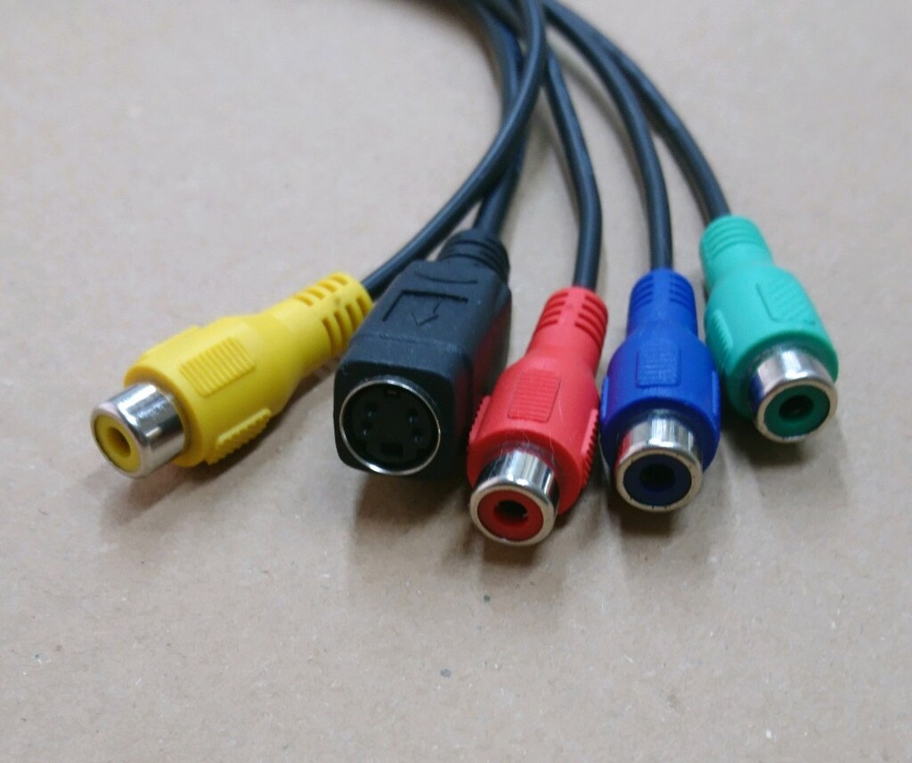 7 Pin S-Video To 4 Rca - 2