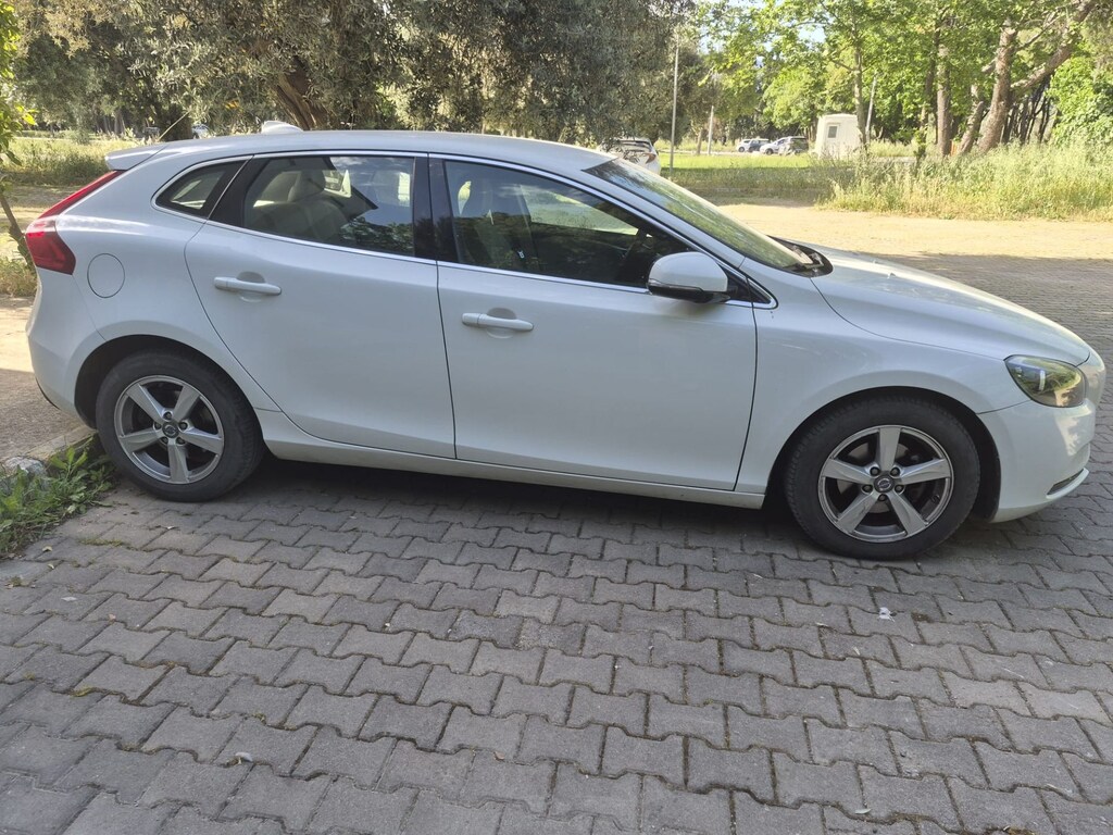 İlk sahibinden temiz düşük km Volvo V40 1.6D Premium - 2