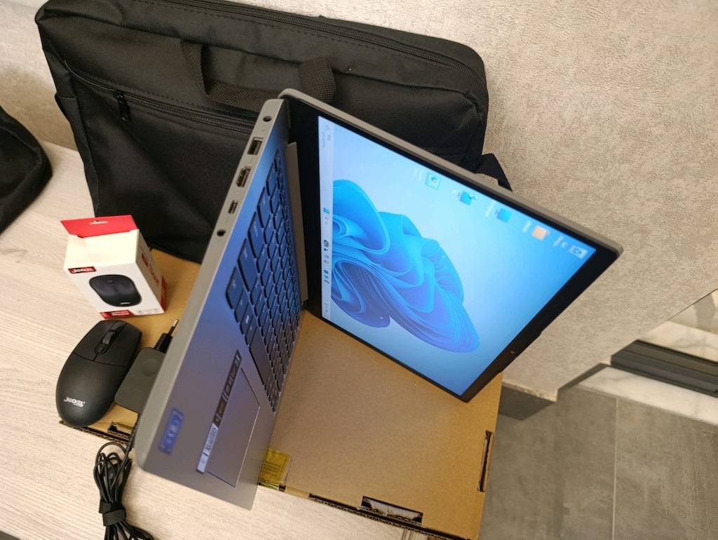 Satılık Lenovo Laptop – Temiz, Çantalı ve Aksesuarlı - 2