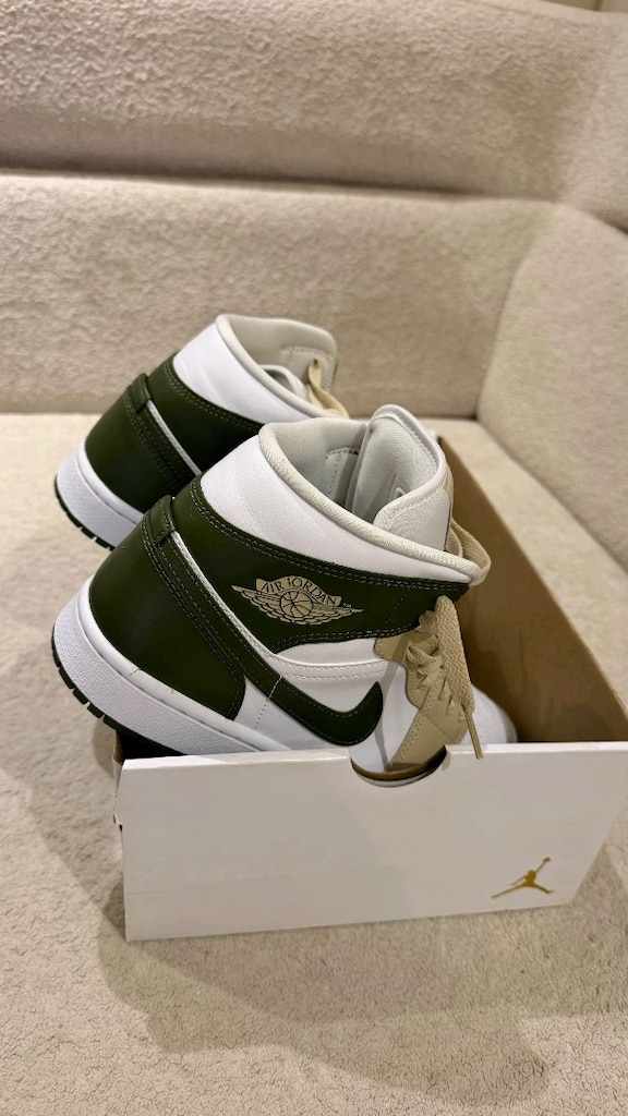 Nike Air Jordan 1 Mid Sneaker Unisex - 4