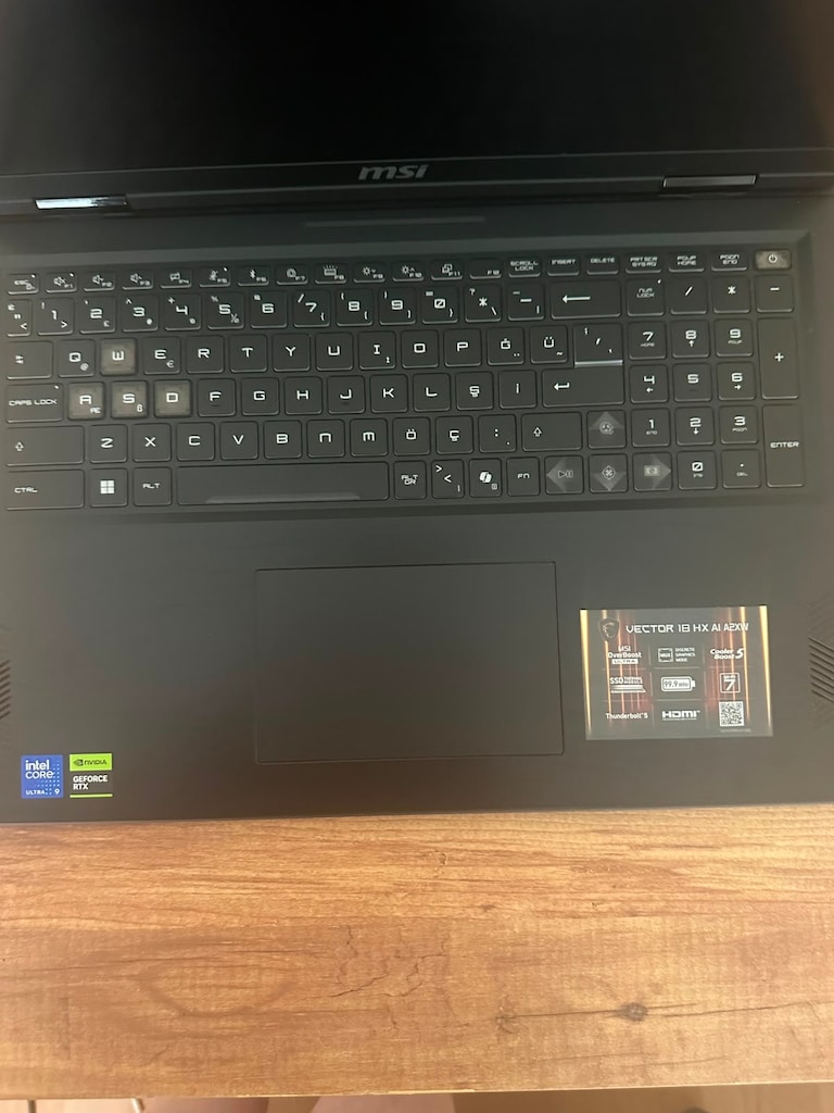 MSI VECTOR 18 HX AI RTX 5080 CORE ULTRA 9 40 GB RAM 2TB SSD - 2