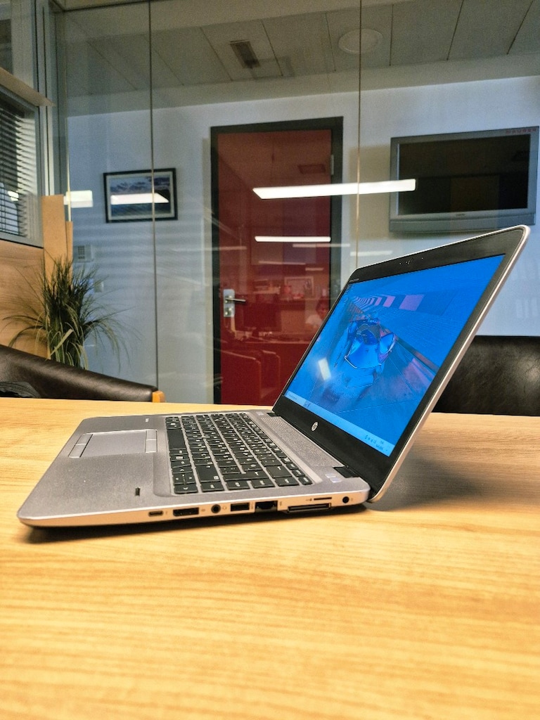 Laptop HP i5 İşlemci 256GB SSD 8GB Ram Işıklı Klavye Pili Sağlam - 4