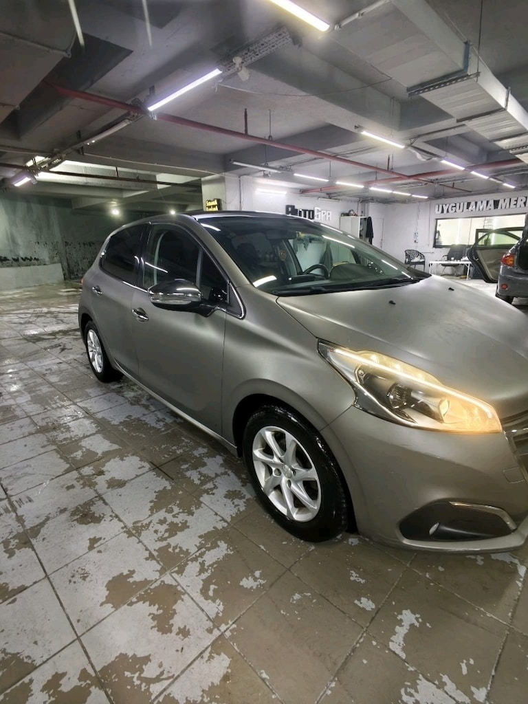 Peugeot 208 2015 MODEL CAM TAVANLI Tum ağır bakımları yapılmış temiz - 4