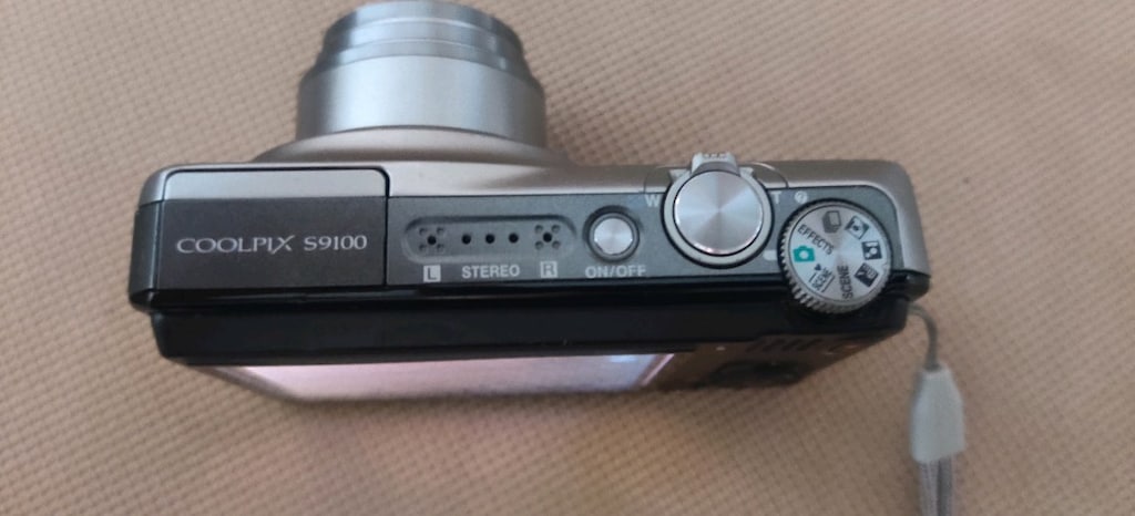 Nikon Coolpix S9100 model gümüş renkli fotoğraf makinesi. - 10