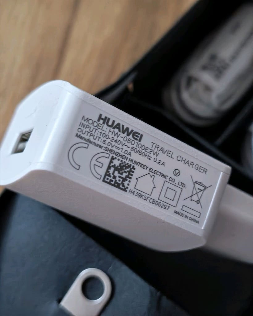 Orjinal Huawei Kutu İçeriği Seti - Sıfır Şarj Adaptörü & Kulaklık - 2