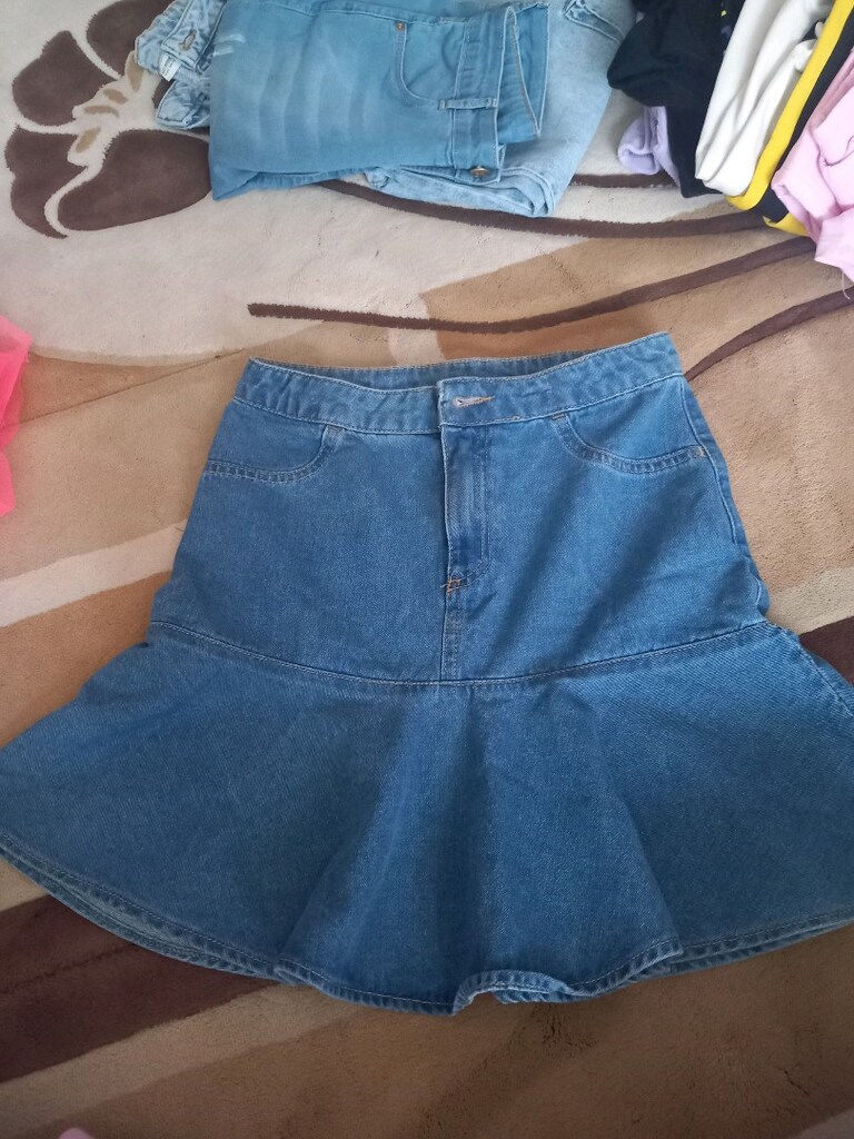 12. 13 yaş lcw kız çocuk kot etek 200 tl