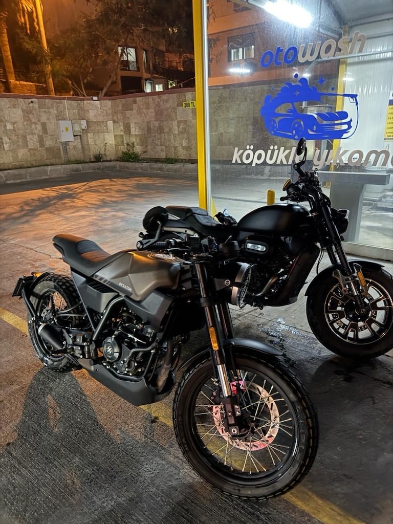 BRİXTON CROSSFİRE 125 / 2500 km de çok temiz garantili acil satılık!!! - 2