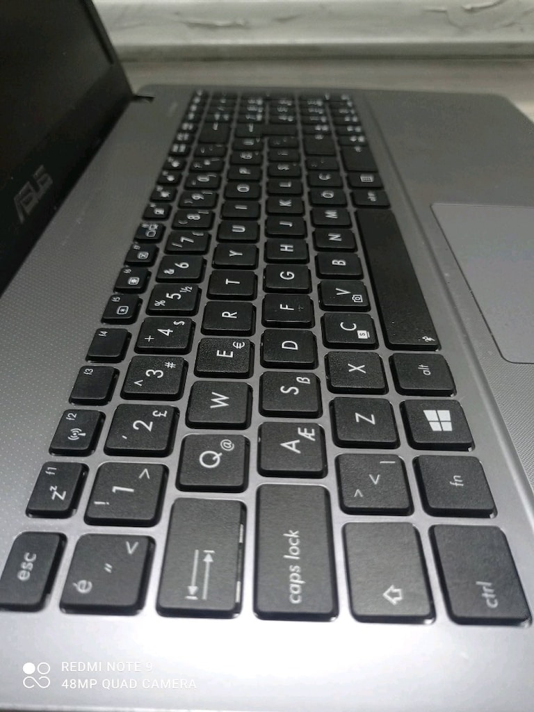 Dizüstü Bilgisayar Asus - 7
