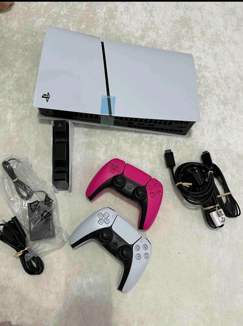 PS5 Slim 825 GB 2 Kol Şarj İstasyonu
