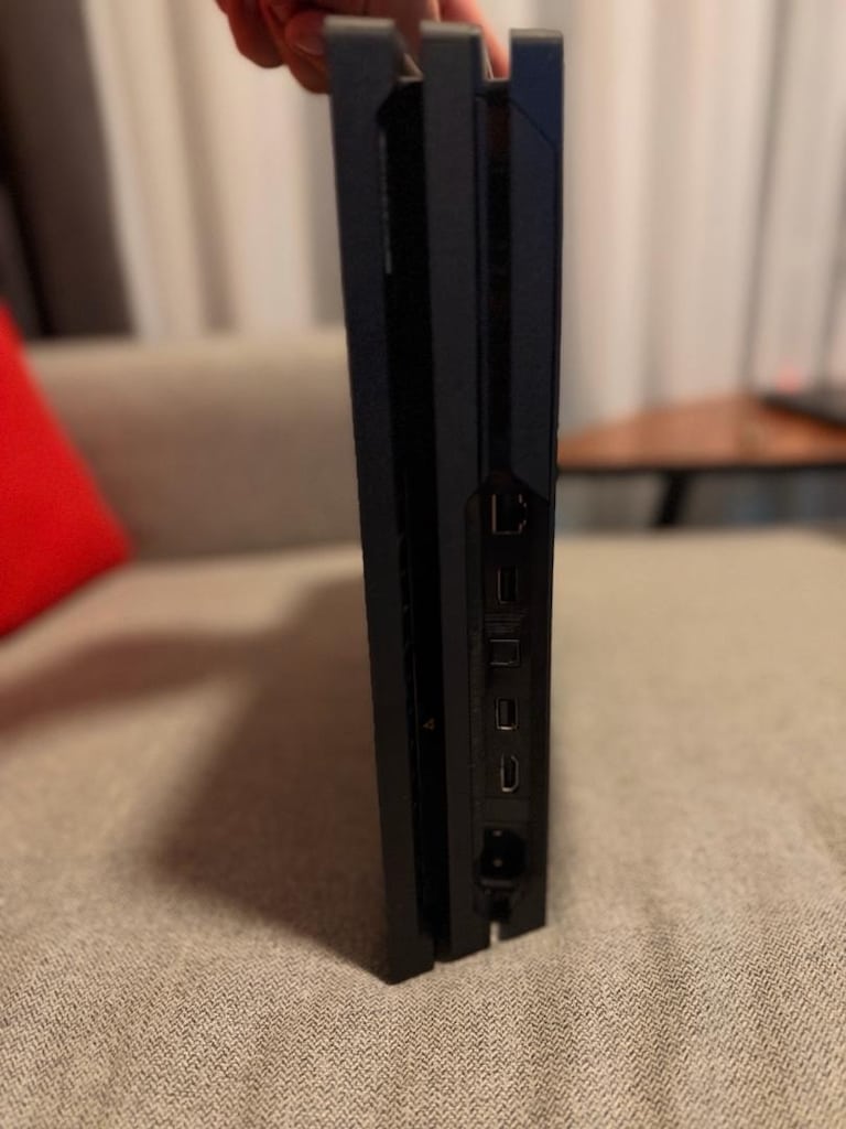 SONY PS4 PRO 1TB - 5