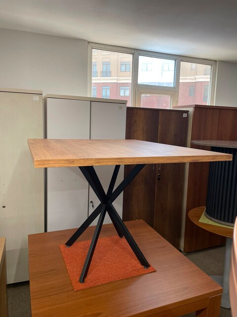 KLAS OFİS ÜSKÜDAR 90x110 cm MEŞE TOPLANTI MASASI