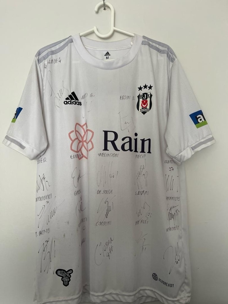 BEŞİKTAŞ İMZALI FORMA