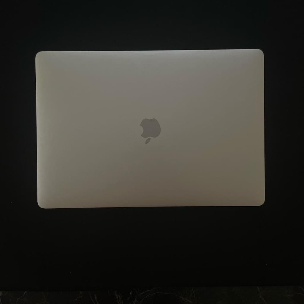 Macbook Pro 15” - 1 TB SSD - 16GB RAM - 3.1 GHZ i7 - 8
