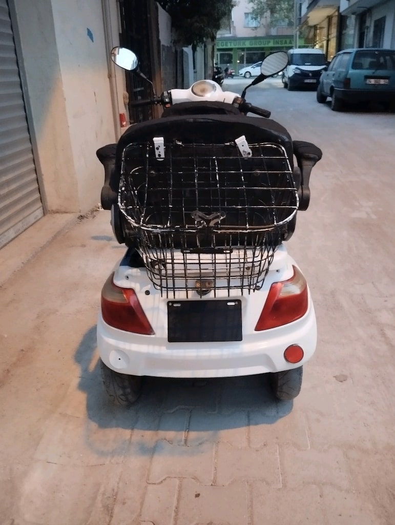 3 tekerlekli elektirikli motor aküleri güzel 5 akülü herşeyi çalışıyor - 7