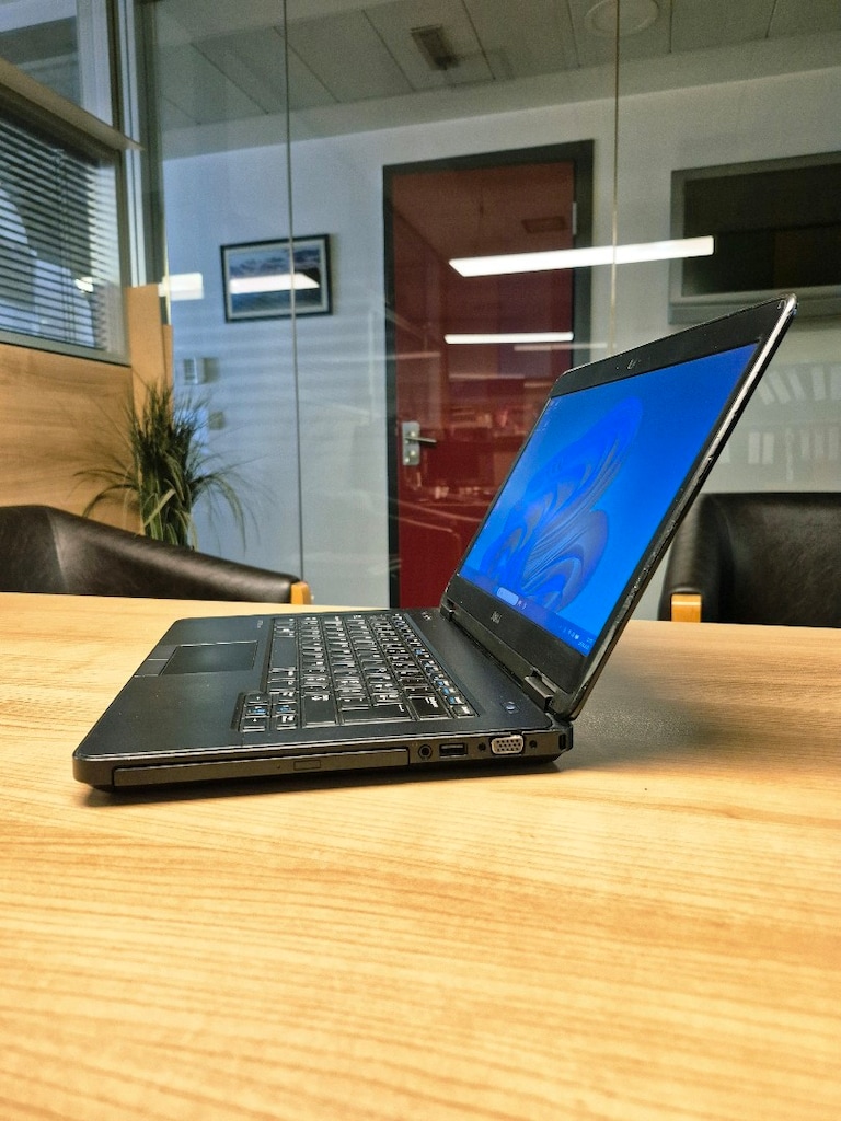 Laptop DELL i7 İşlemci 8GB Ram SSD Pili Yeni - 4