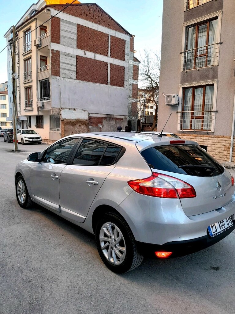TEMİZ BAKIMLI MEGAN 3 - 5